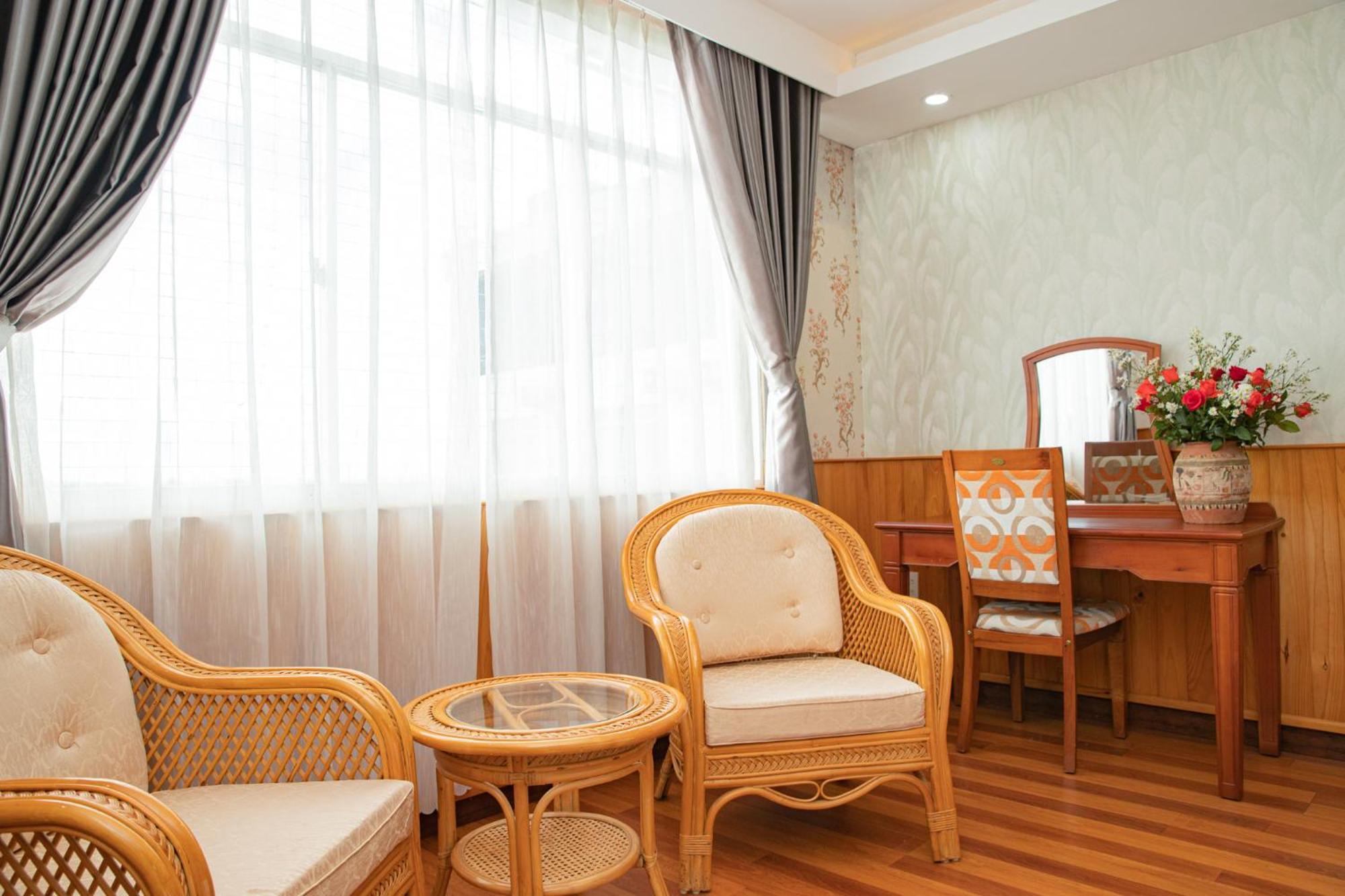Tre Xanh Hotel Pleiku Extérieur photo