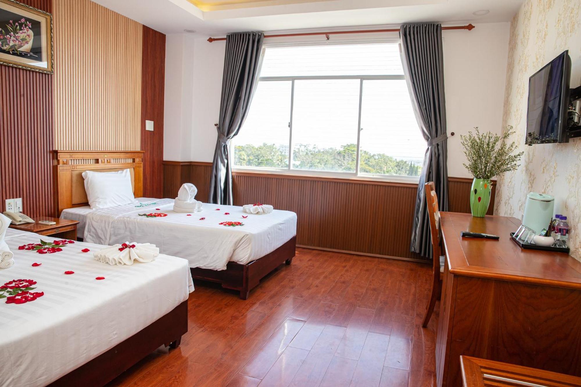 Tre Xanh Hotel Pleiku Extérieur photo